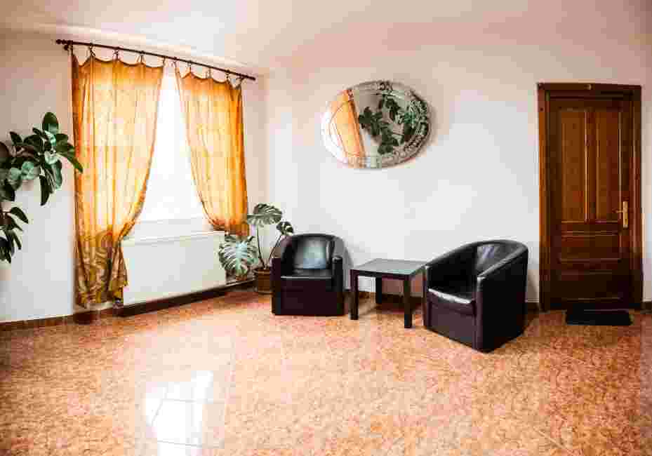 IMG_7025_stitch_xs.jpg Cazare Pensiunea Casa Românească Târgoviște